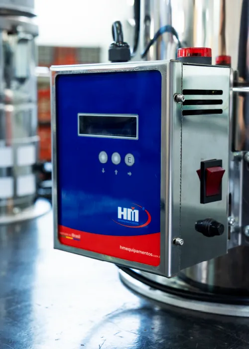 Soluções Nacionais em Sistemas para Plástico Painel de controle de equipamento industrial da HM Equipamentos Plásticos